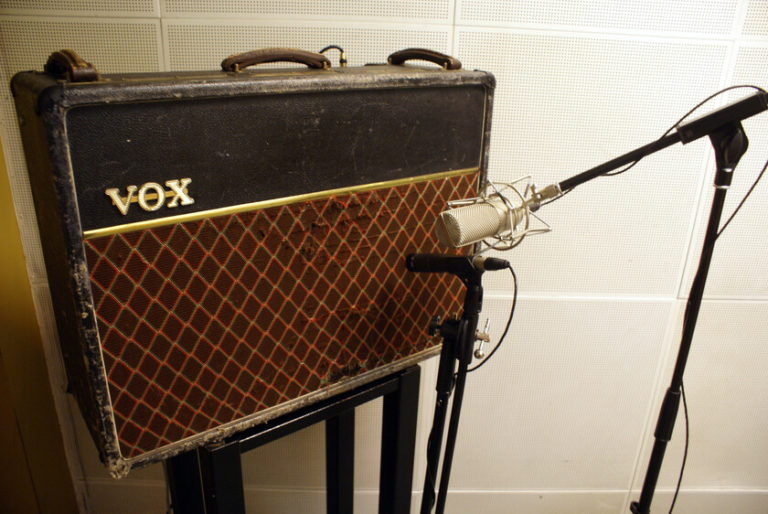 Direct Box vs. Mic’ing: Different Ways to Capture Amplifier Sound