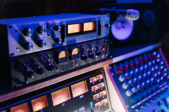 The Preamp’s Role: Impact on the Noise Floor in Recordings