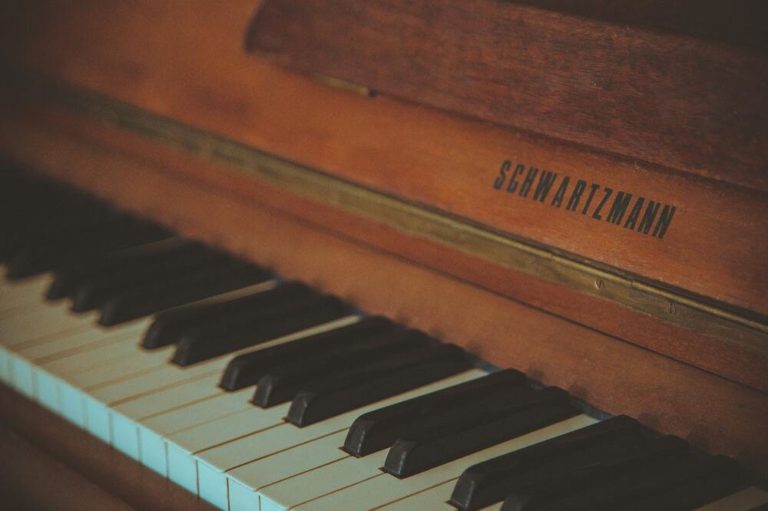Is learning by rote beneficial for pianists?